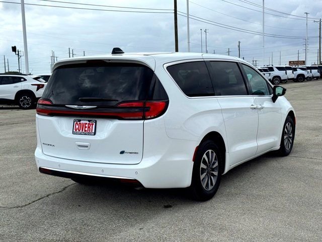 Used 2024 White Chrysler Select image 7