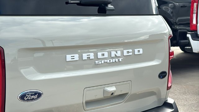 Used 2025 Beige / Tan Ford Outer Banks image 11