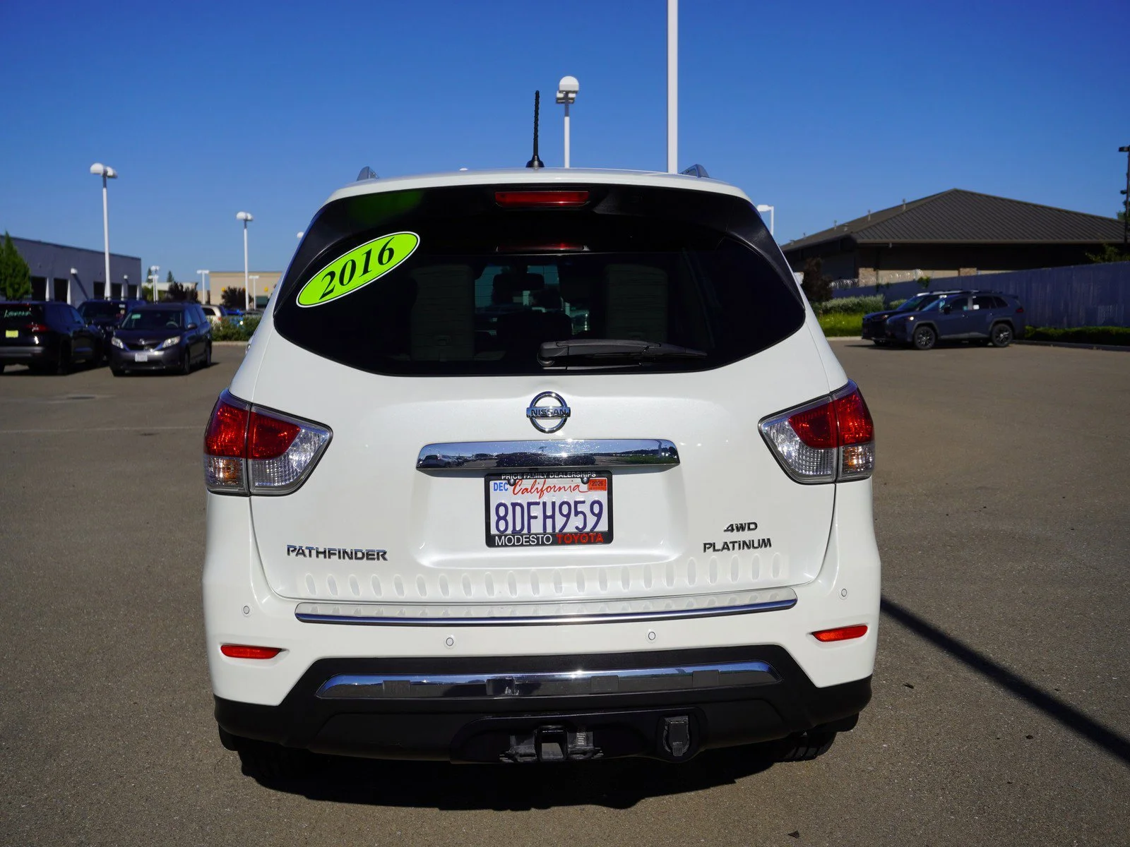 Used 2016 Pearl White Nissan Platinum image 9