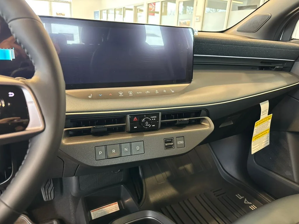 New 2026 Everest White Pearl TriCoat / Super Black Two-tone Nissan SV+ image 16