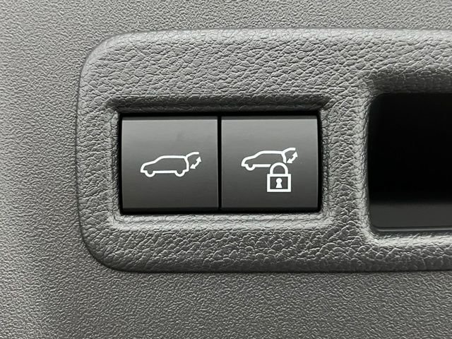 New 2026 Wind Chill Pearl <sup>1</sup> Toyota  SE image 12