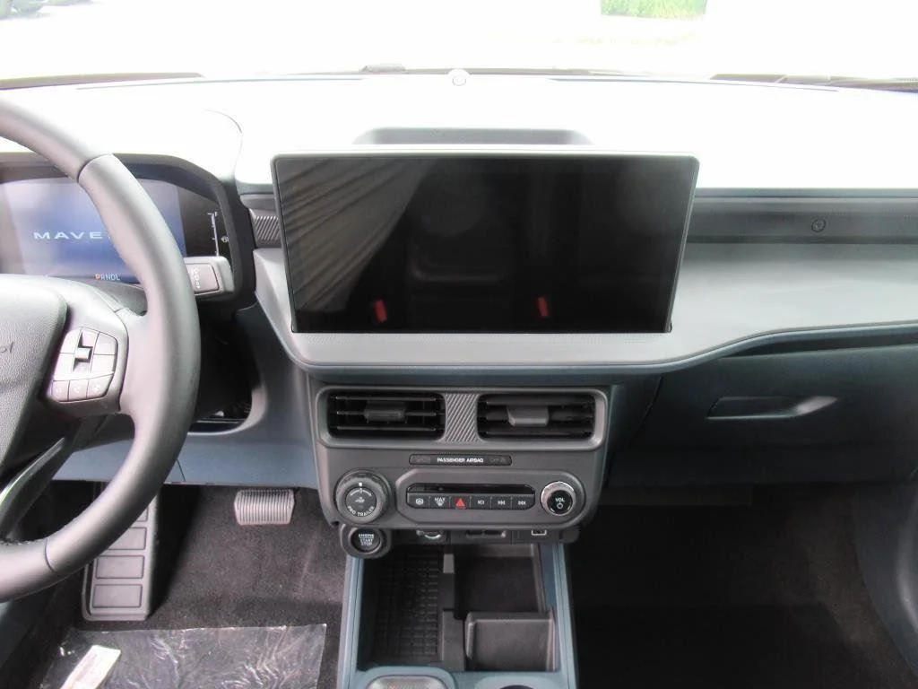 New 2025 Desert Sand Ford Lariat® image 21