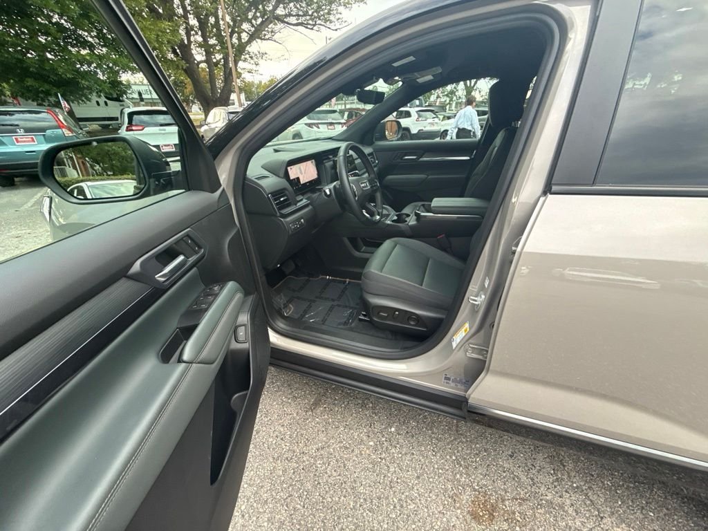 Used 2026  GMC AT4 image 13