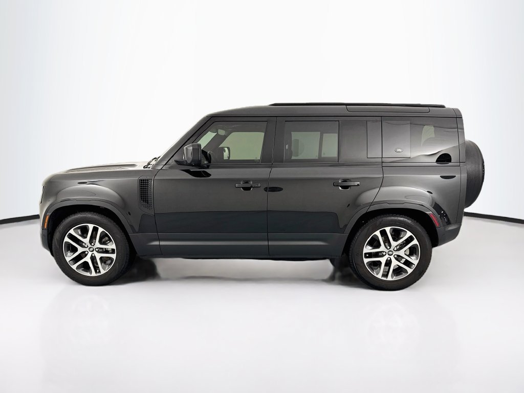 Used 2022 Black Land Rover S image 8
