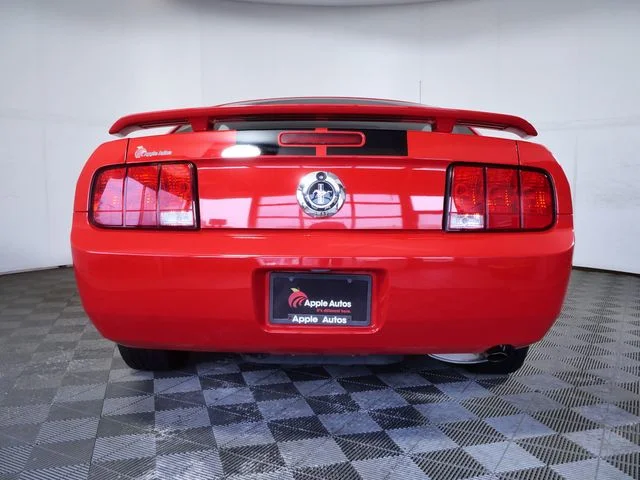 Used 2005 Red Ford V6 Deluxe image 7