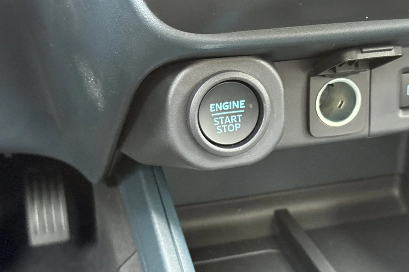 New 2026 Carbonized Gray Metallic Ford Tremor® image 25