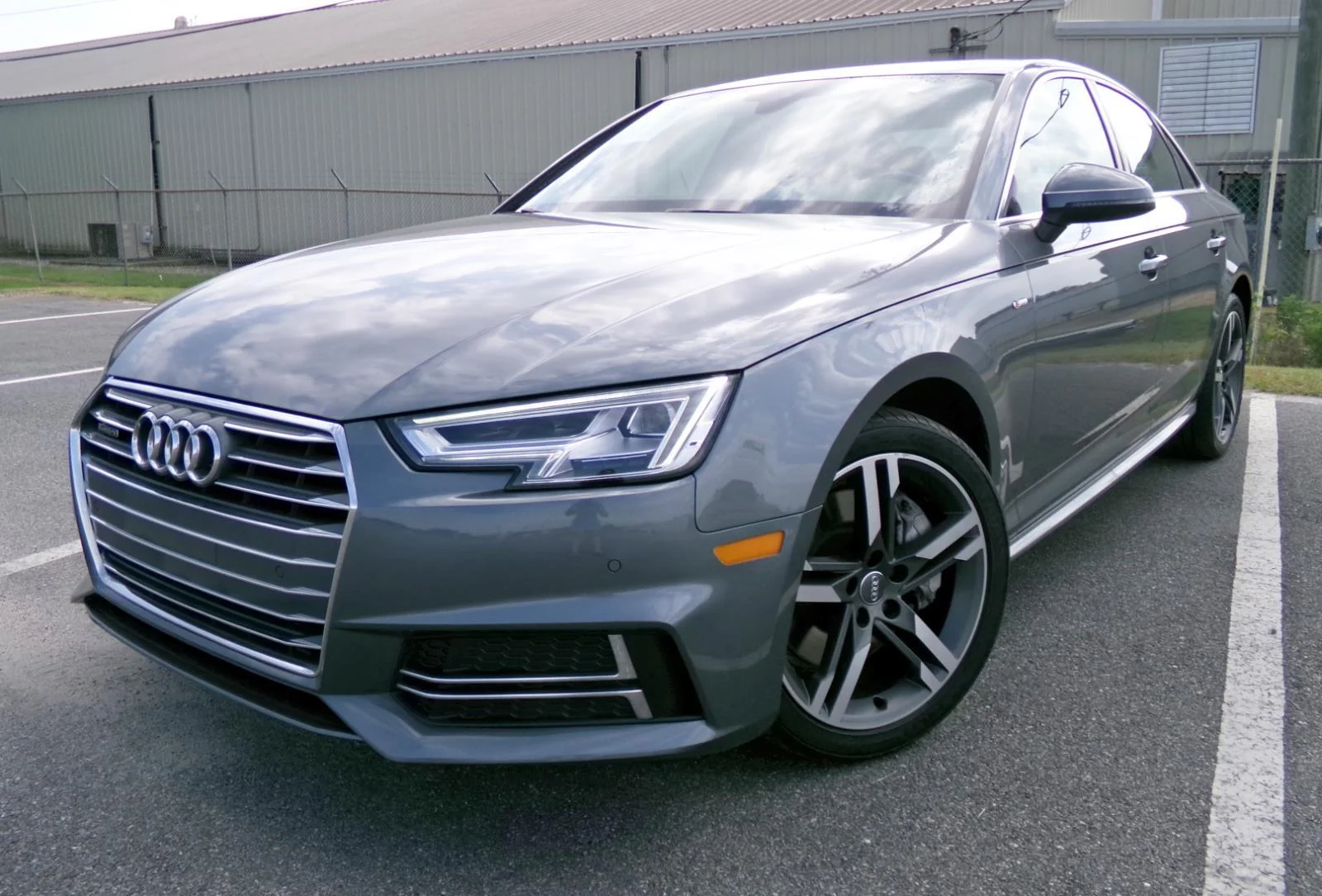 2017 Audi A4 2.0T quattro S tronic Premium Plus's photo