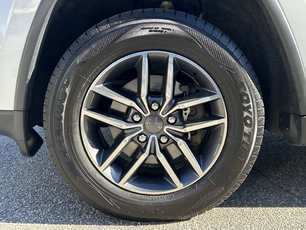 Used 2019 White Jeep Limited image 9