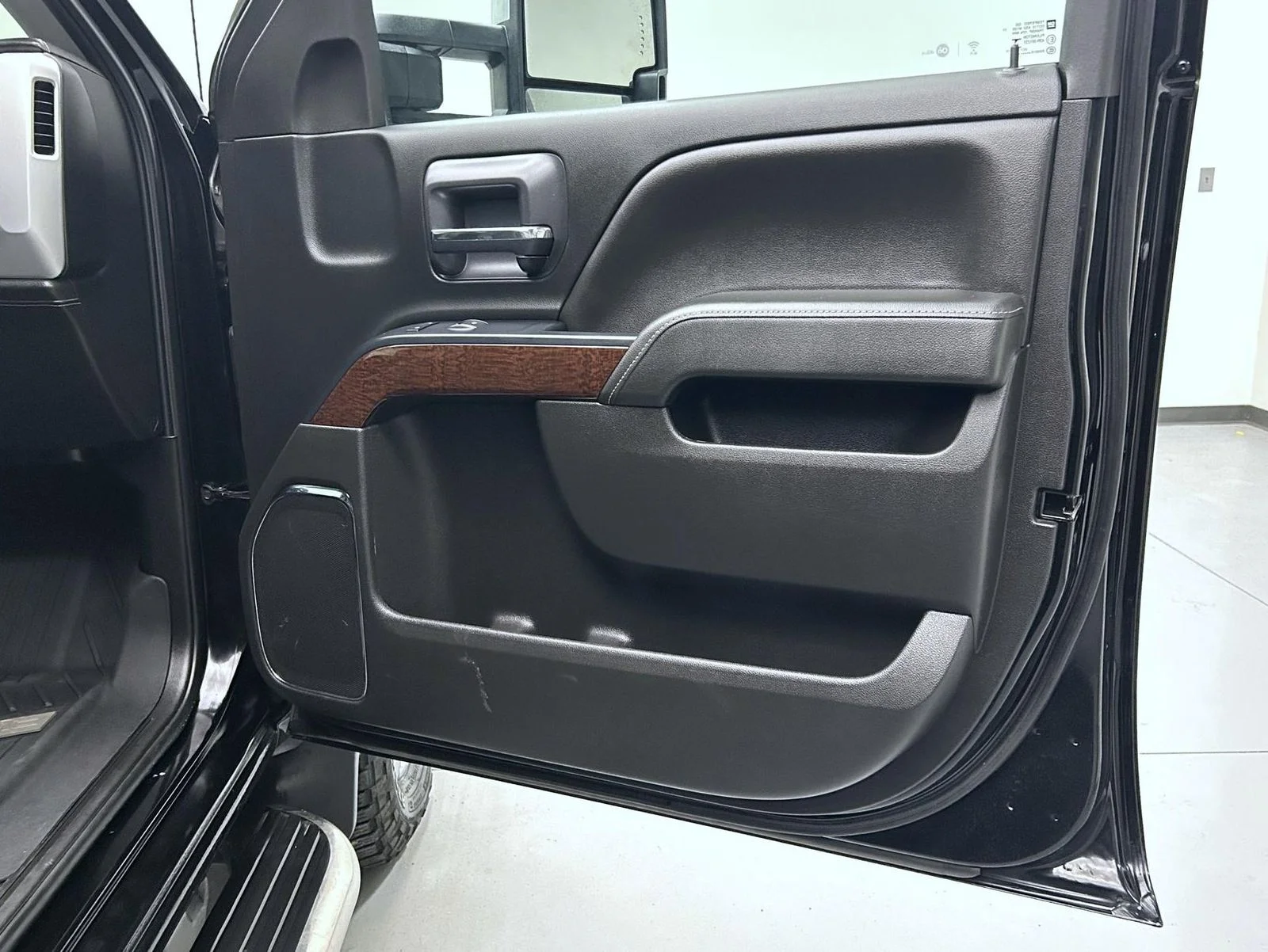 Used 2018 Black GMC SLT image 16