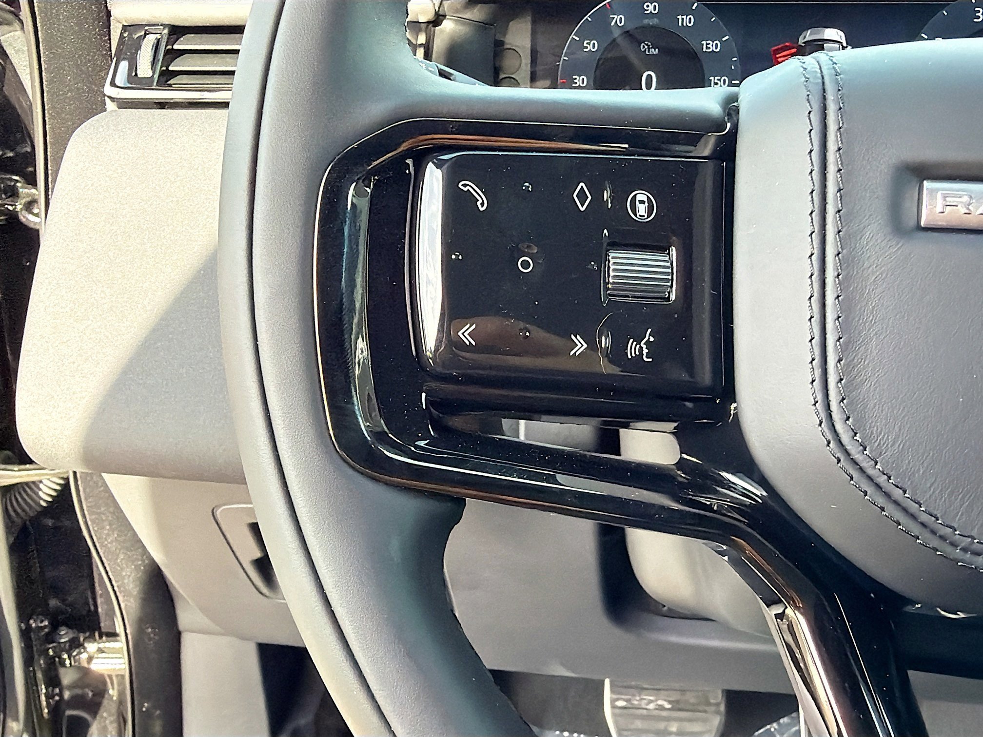 New 2026 Santorini Black Land Rover Belgravia Edition image 35