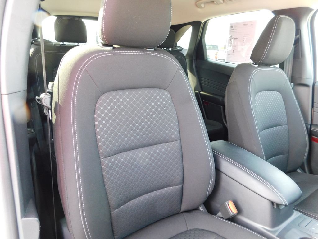 Used 2025 Oxford White Ford Active image 18