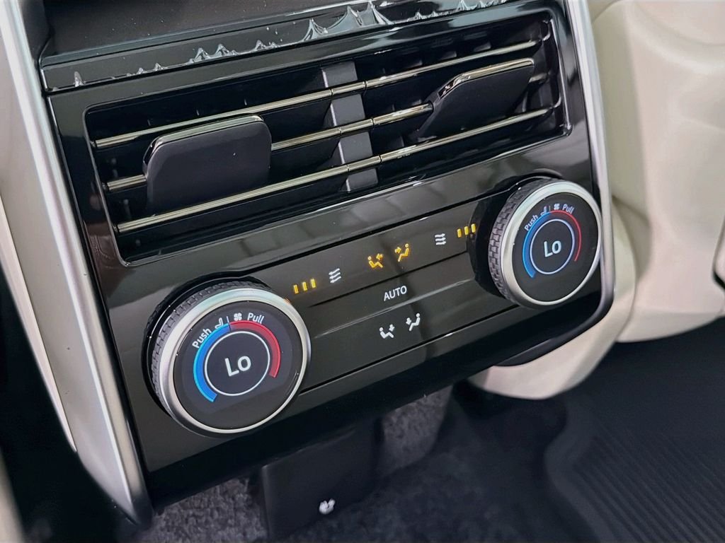 New 2026 Fuji White Land Rover SE image 27