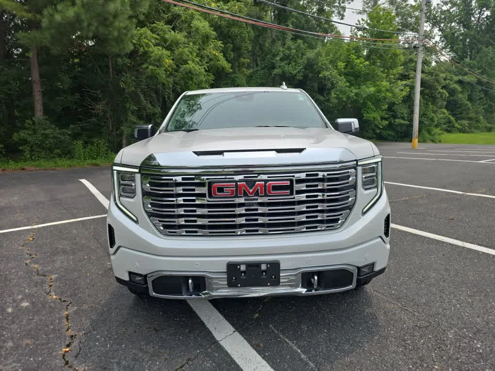 Used 2025 White Frost Tricoat GMC Denali image 2