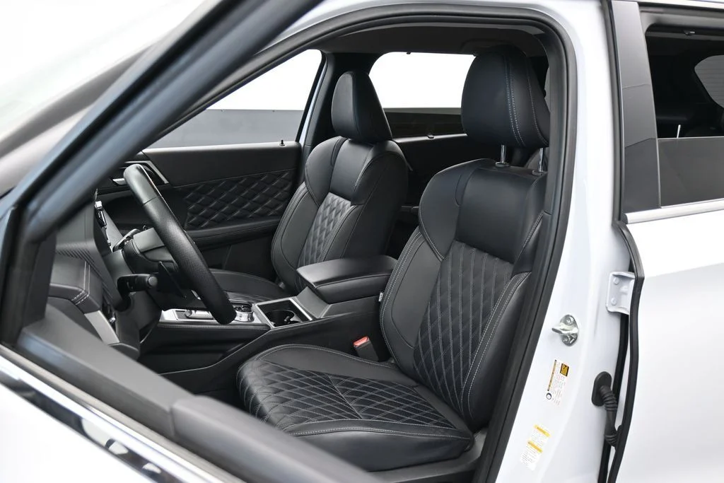 Used 2024 White Mitsubishi SEL image 10