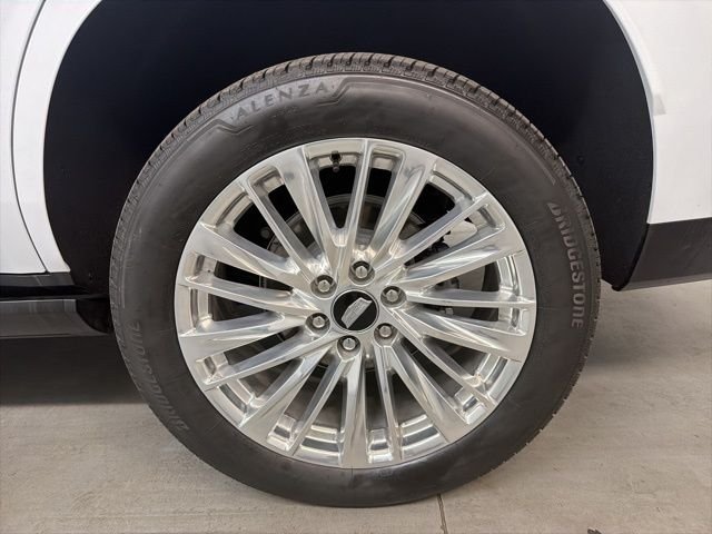 Used 2026 Vibrant White Tricoat Cadillac Luxury image 9