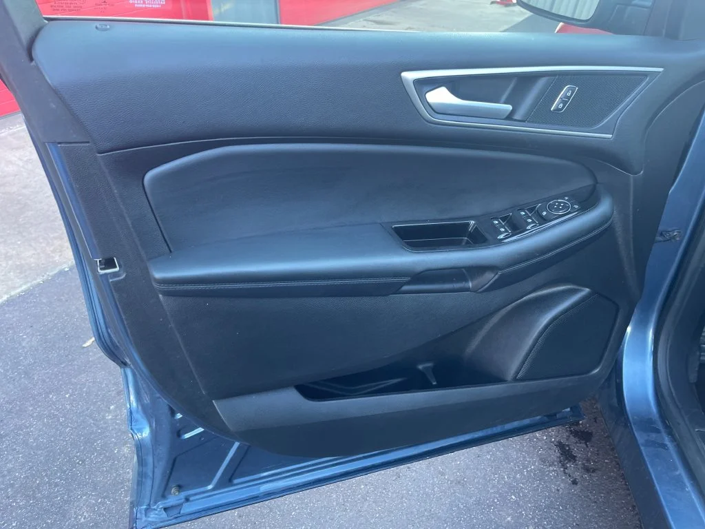 Used 2018 Blue Ford SEL image 14
