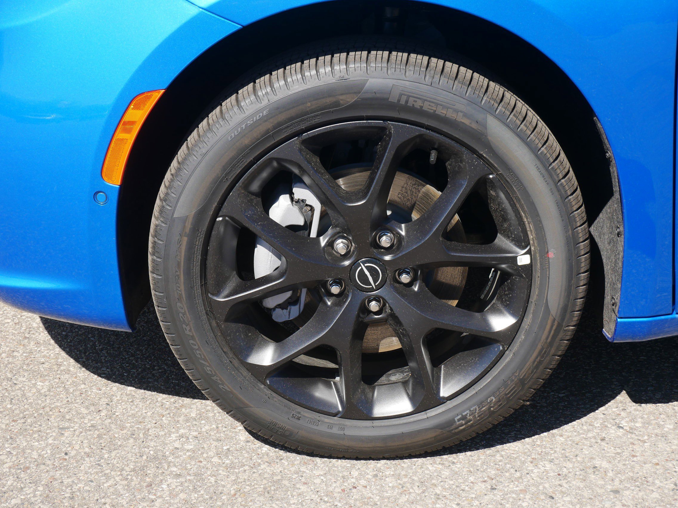 New 2026 Hydro Blue Pearl-Coat Exterior Paint Chrysler Select image 6