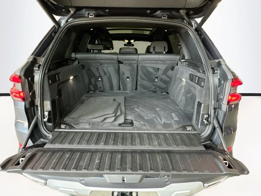 Used 2021  BMW xDrive40i image 31