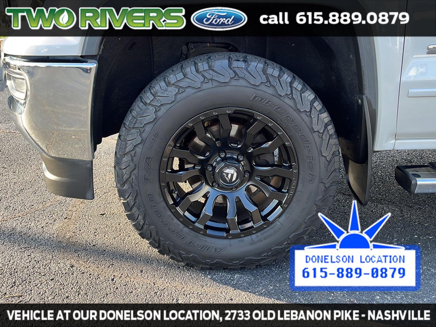 Used 2018 White Frost Tri-Coat GMC SLE image 17