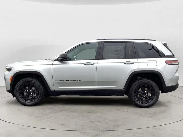 New 2026 Silver Zynith Jeep LAREDO ALTITUDE 4X4 image 2