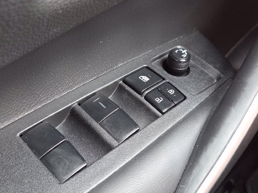 Used 2022  Toyota SE image 27