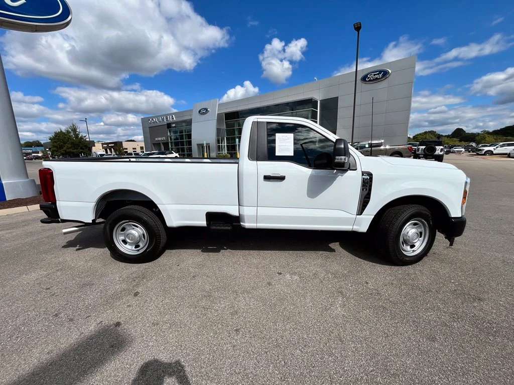 Used 2025 White Ford XL image 9