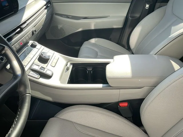 Used 2025 White Hyundai SEL image 21