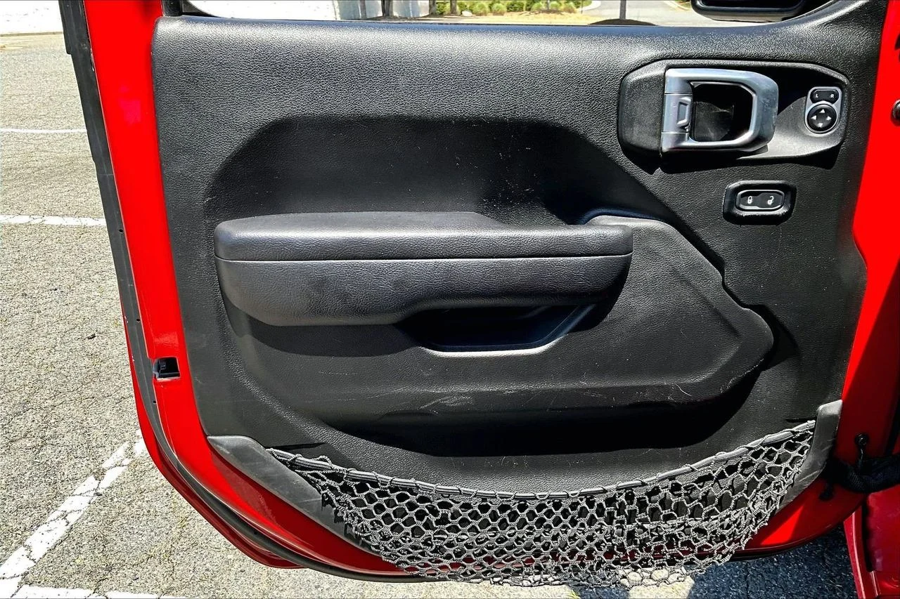 Used 2023 Red Jeep Sport S image 25