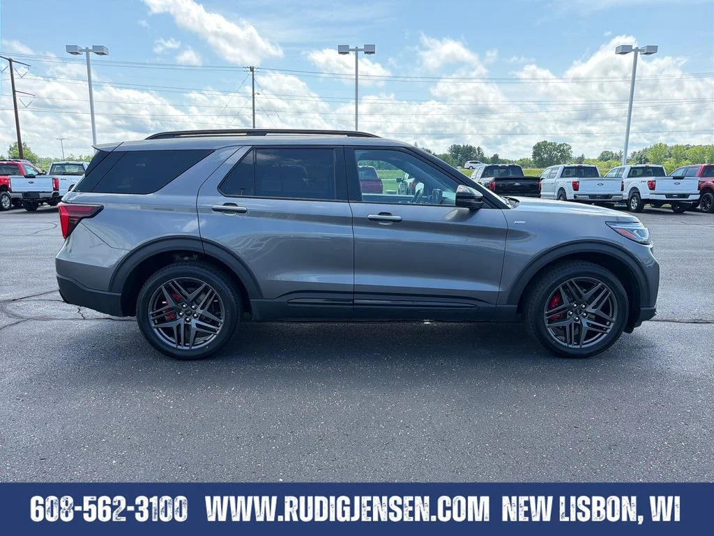 Used 2025 Gray Ford ST-Line image 6