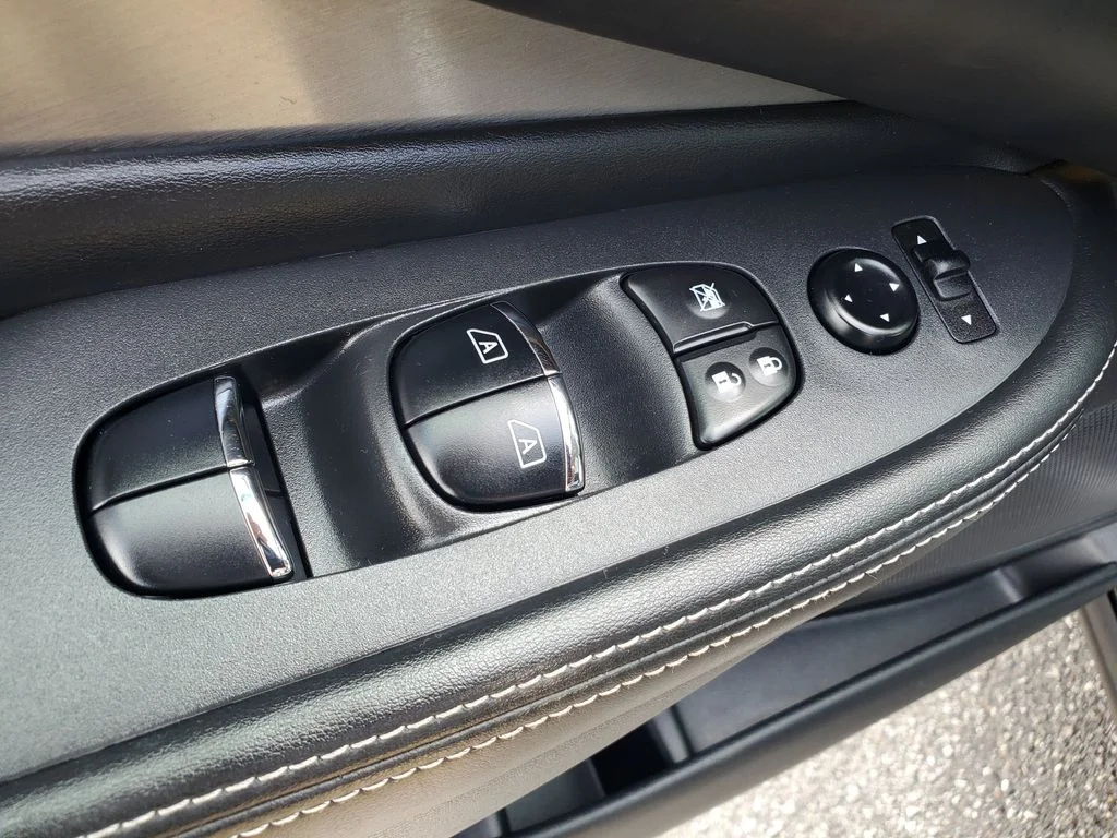 Used 2020 Black Nissan SL image 23