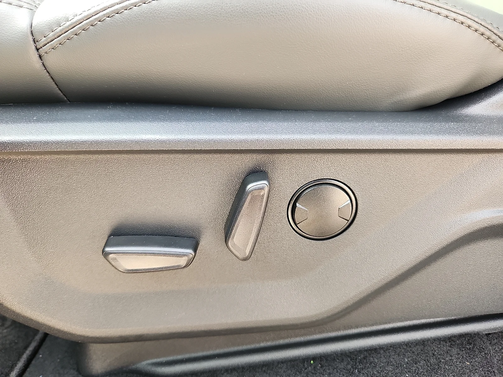 New 2027 Agate Black Metallic Ford MAX Active image 16
