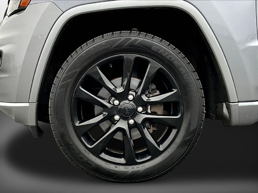 Used 2020 Silver Jeep Altitude image 34
