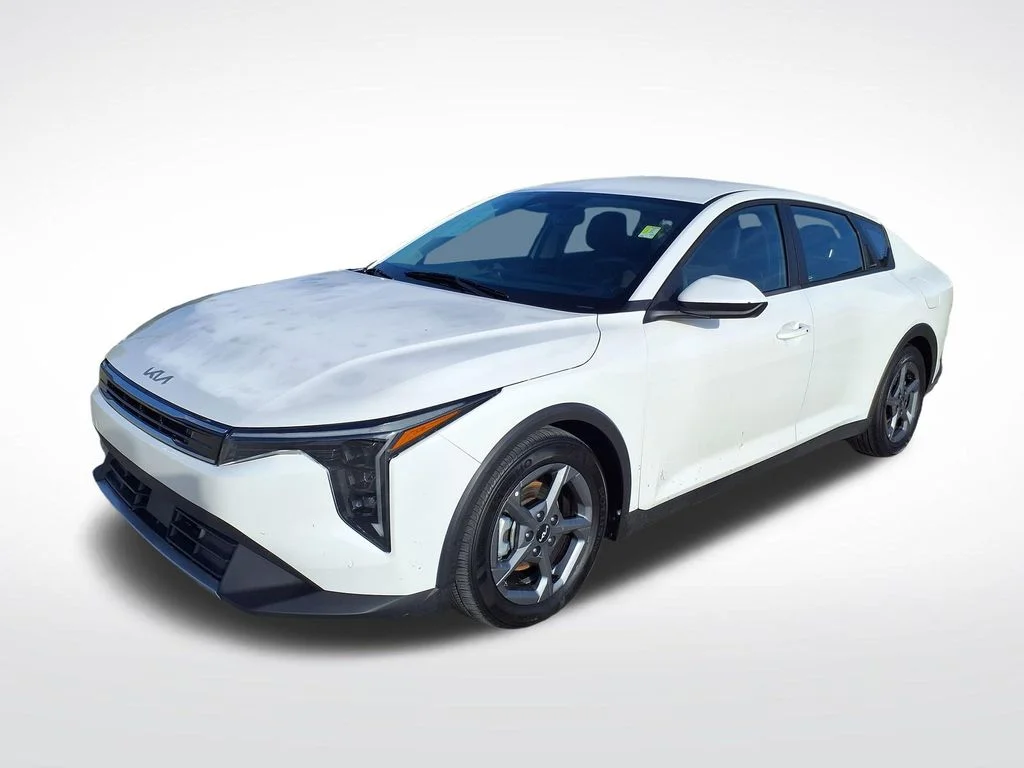 Used 2025 White Kia LXS image 13