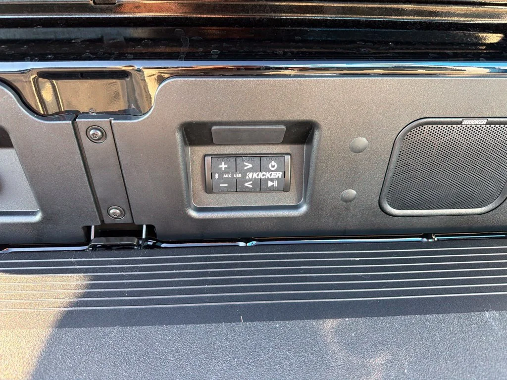Used 2025 Onyx Black GMC Denali Ultimate image 37