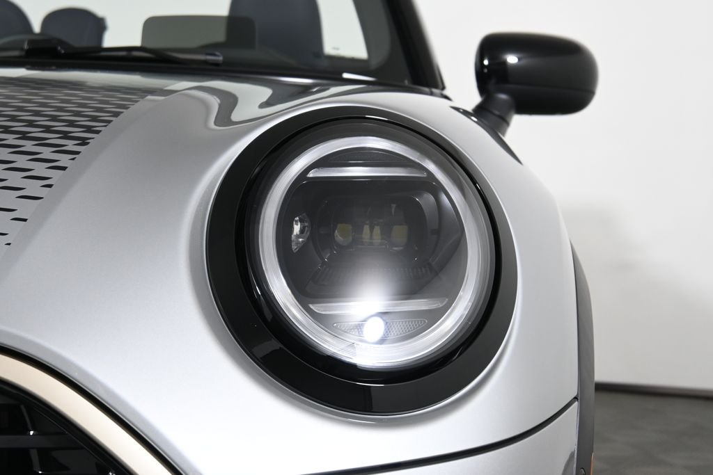 New 2026 Silver MINI Signature Plus image 16