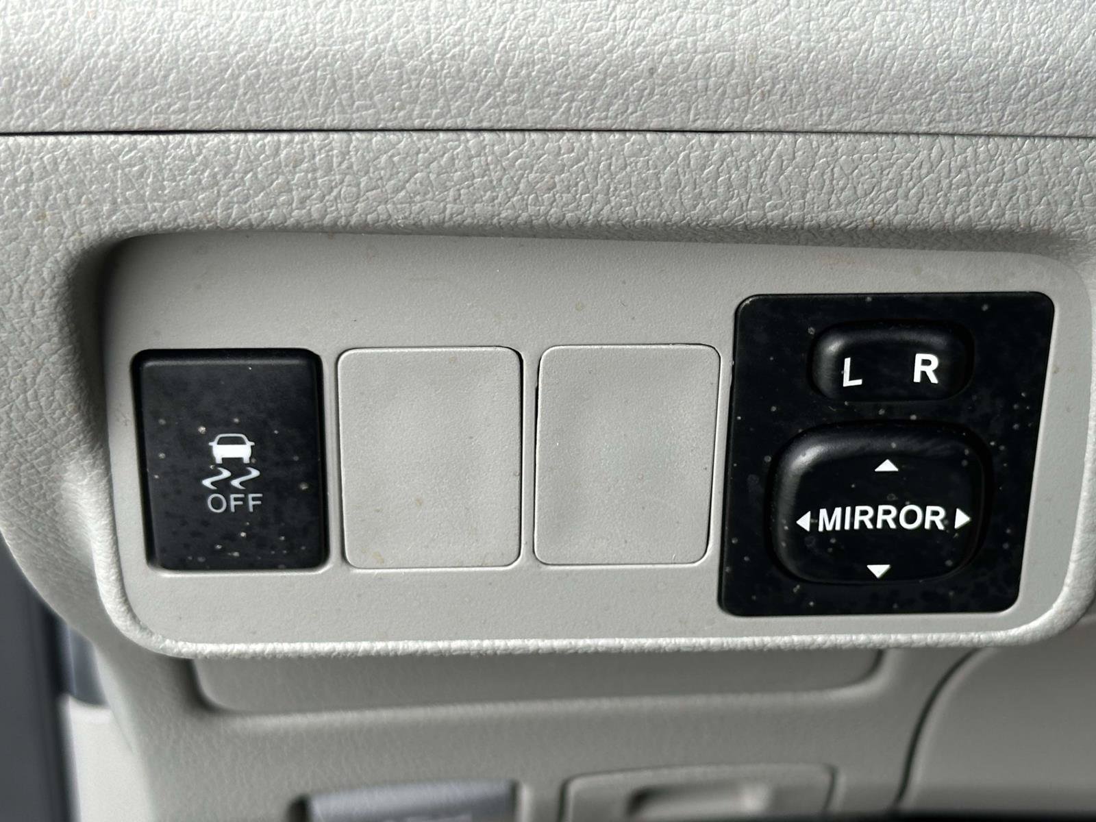 Used 2013 Gray Toyota LE image 17