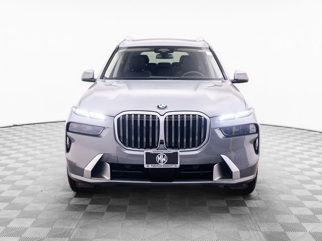 Used 2024 Gray BMW xDrive40i image 9