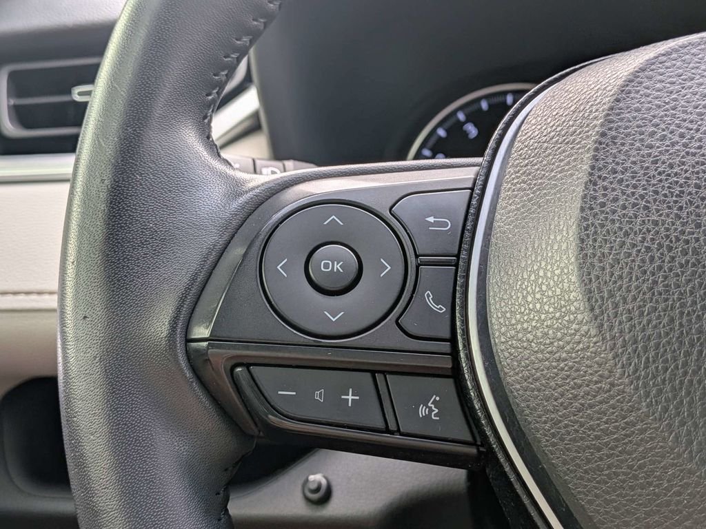 Used 2021 Red Toyota XLE Premium image 29