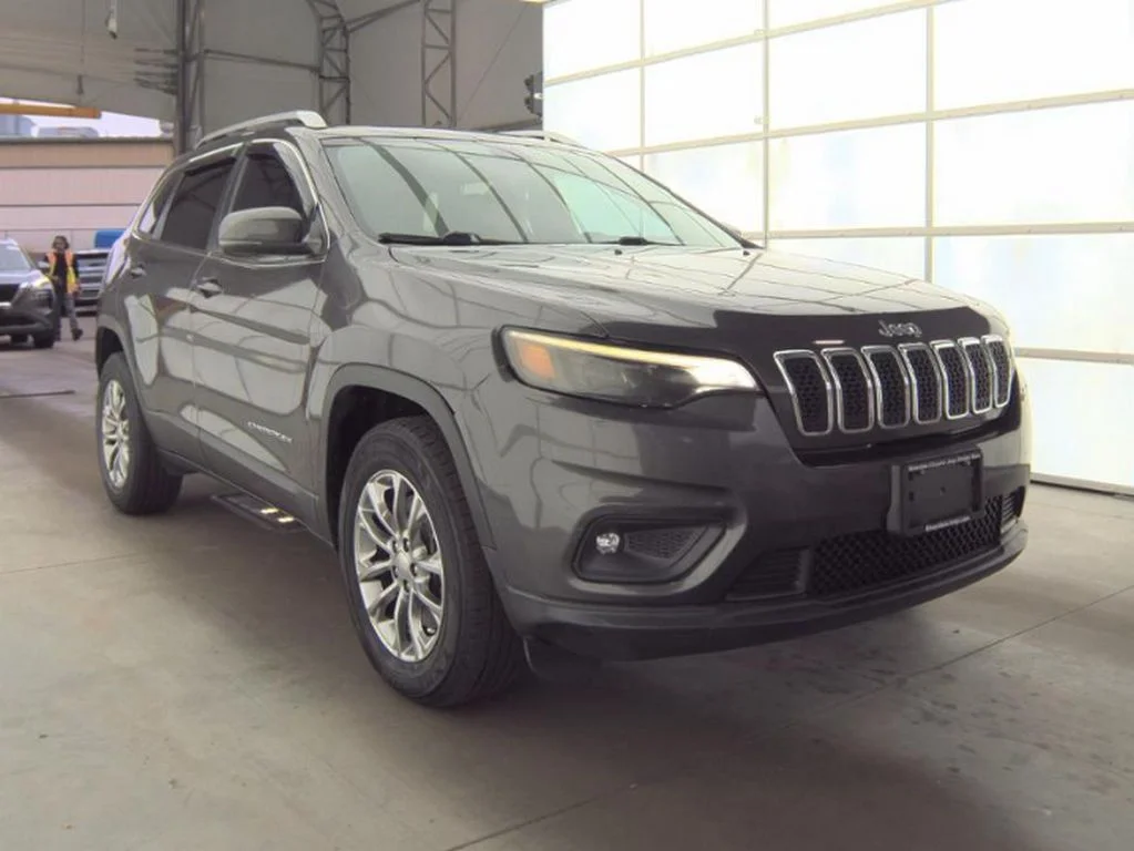 Used 2019 Gray Jeep Latitude Plus image 4