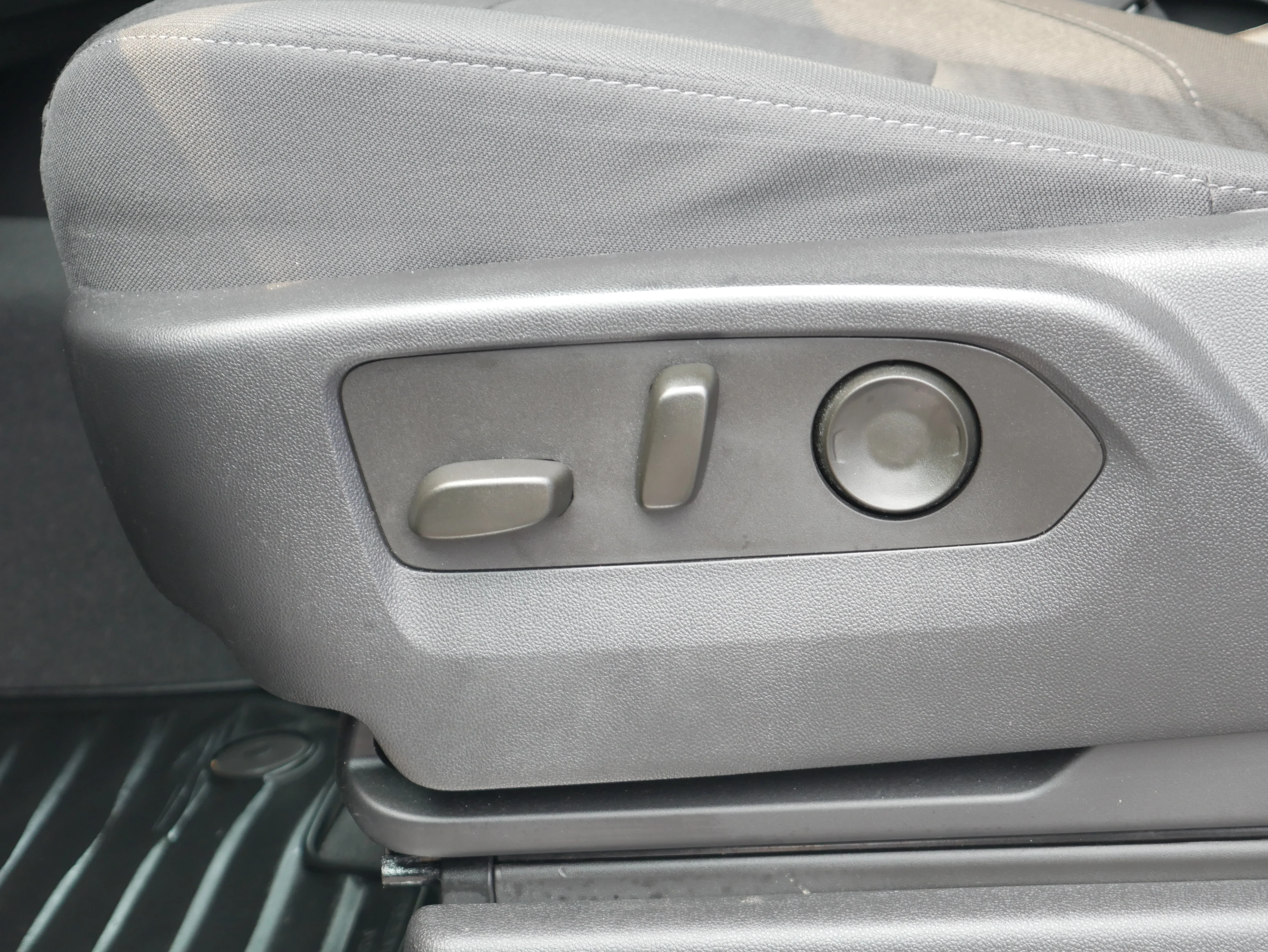 2023 Chevrolet Silverado 1500 RST - Photo 14