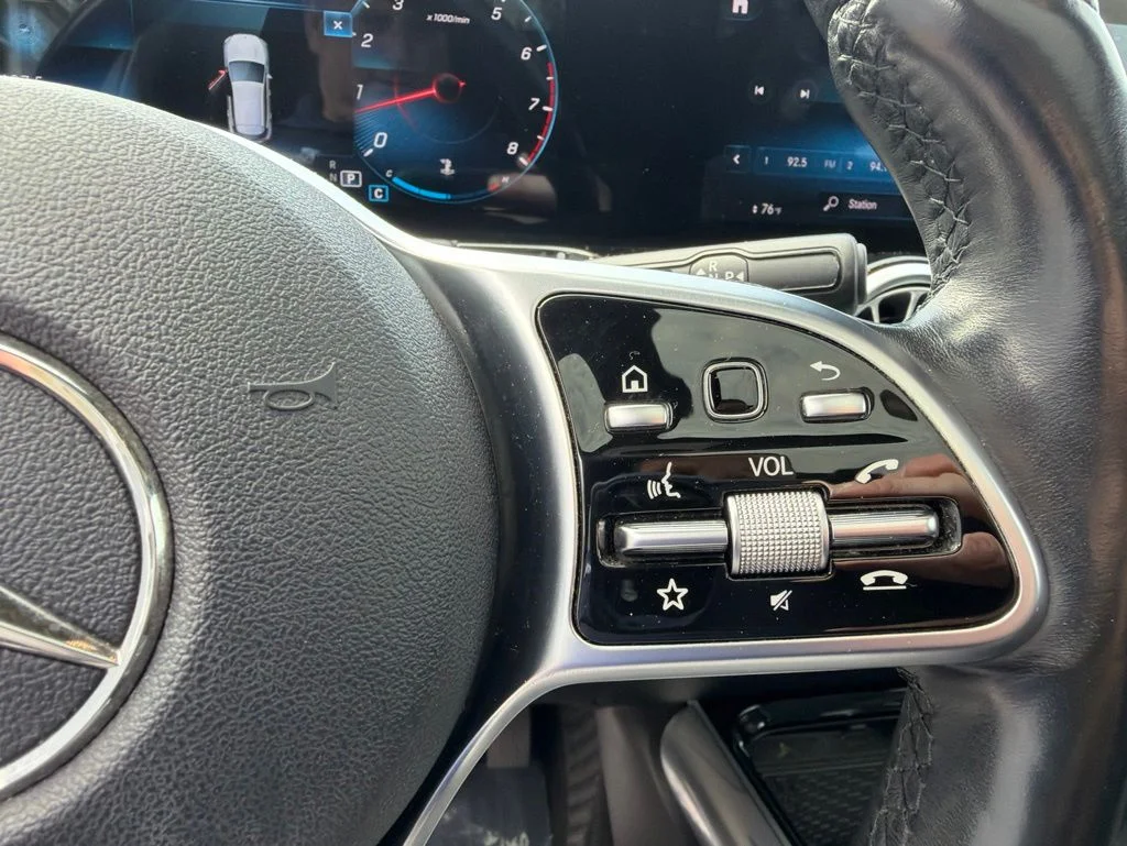 Used 2021 White Mercedes-Benz GLA 250 image 9
