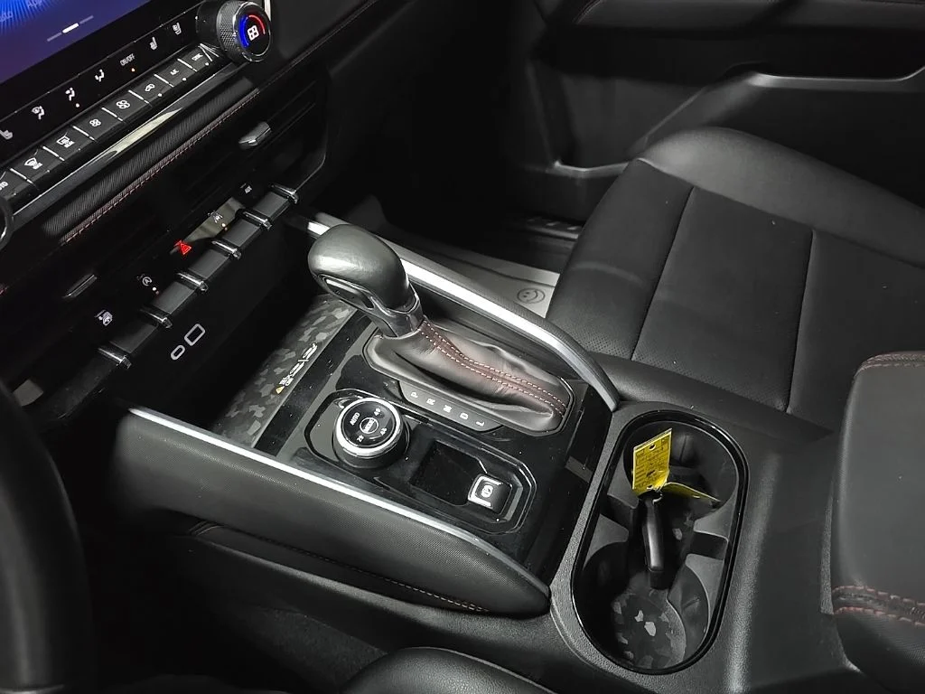 Used 2023 Black Chevrolet Z71 image 29