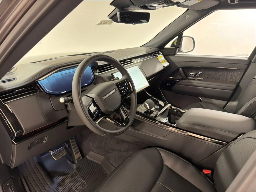New 2026 Charente Grey Land Rover Dynamic SE P530 V8 image 13