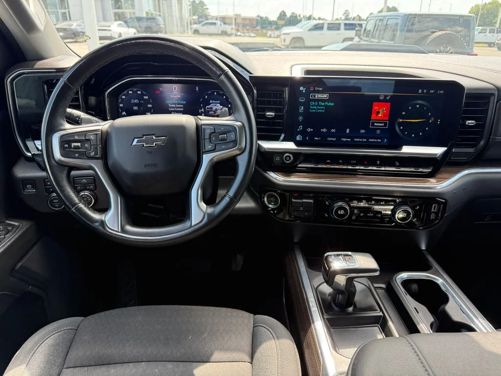 Used 2024 White Chevrolet LT Trail Boss image 8