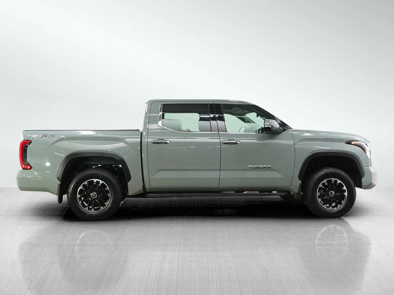 Used 2022  Toyota Limited image 7