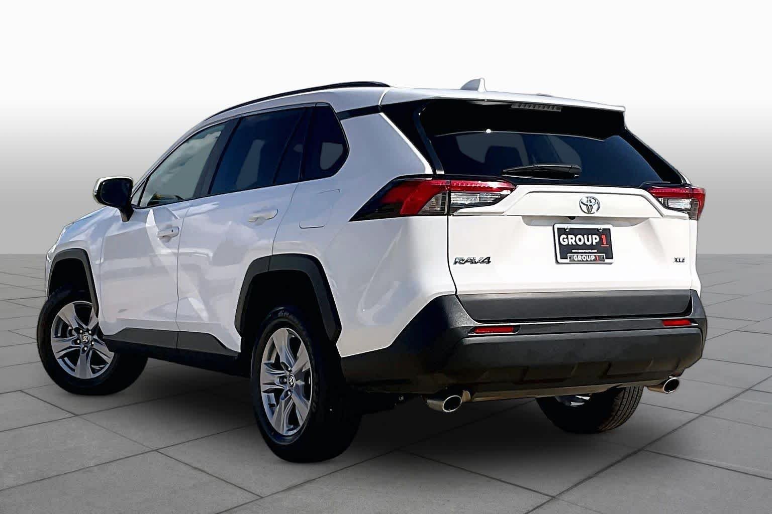 Used 2025 Ice Cap Toyota XLE image 11