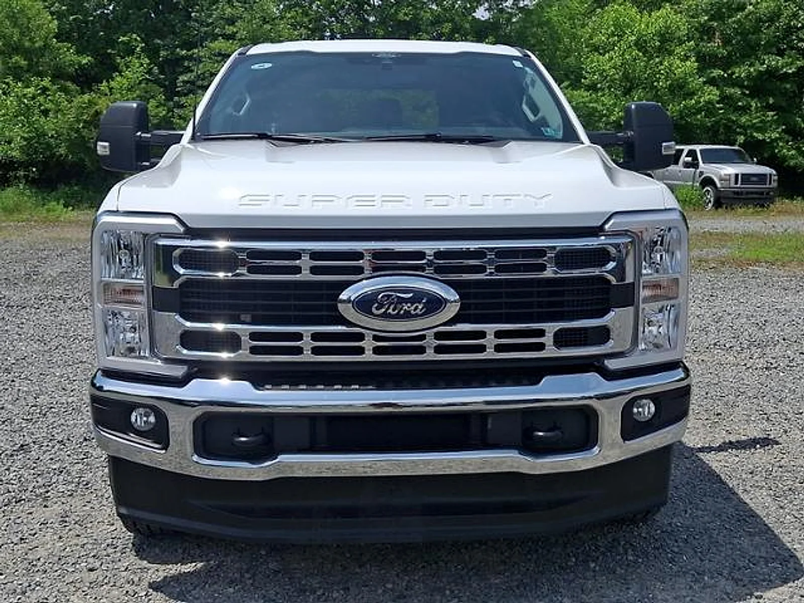 Used 2025 Oxford White Ford XLT image 2