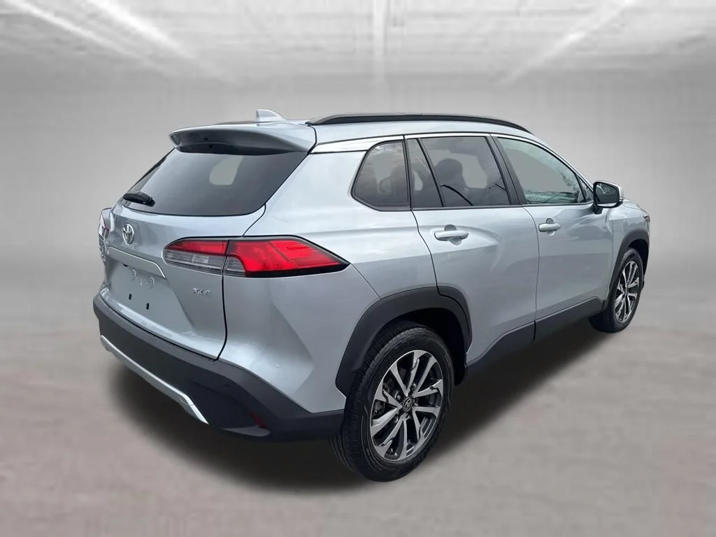 Used 2023 Silver Toyota XLE image 5