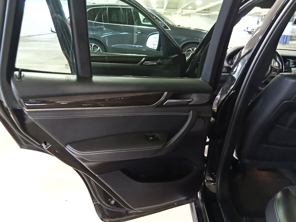 Used 2016 Black Sapphire Metallic BMW xDrive35i image 16