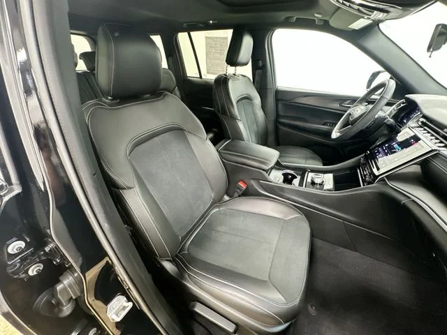 Used 2025 Black Jeep Altitude X image 26